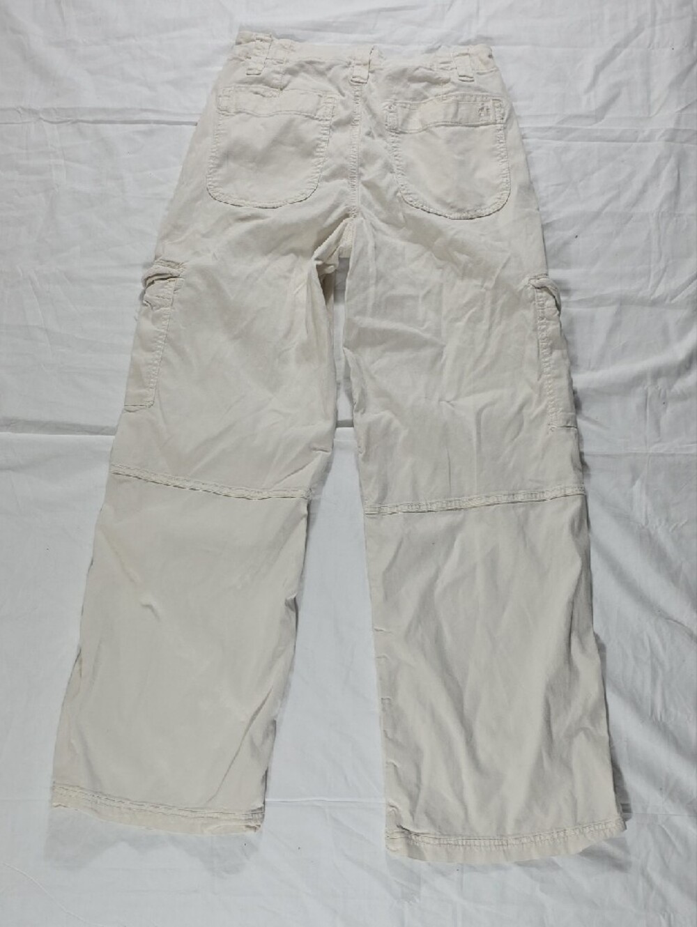 American Eagle Outfitters Cream Cargo Pants with Buckle Pockets - Picture 2 of 5